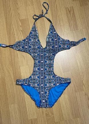 Cуцільний купальник розміру с-м.