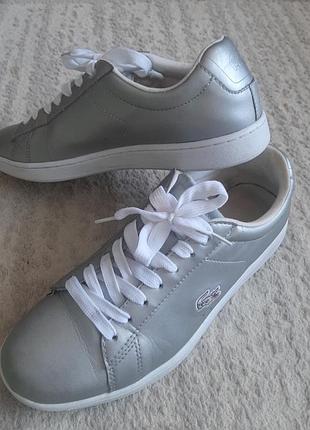 Фірмові кросівки