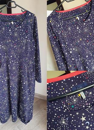 Трикотажное платье макси длинное в принт осень