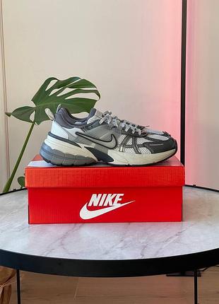 Nike v2k run pure platinum wolf grey fd0736-003