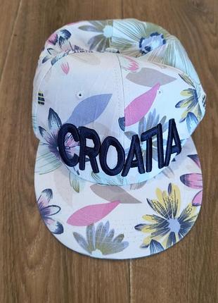 Жіноча кепка потребує прання