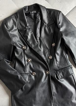 Подовжений шкіряний жакет