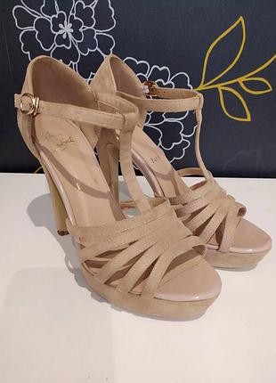 Босоніжки christian louboutin