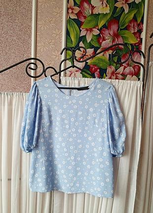 Красива ніжна блакитна блуза в квітковий принт f&f.