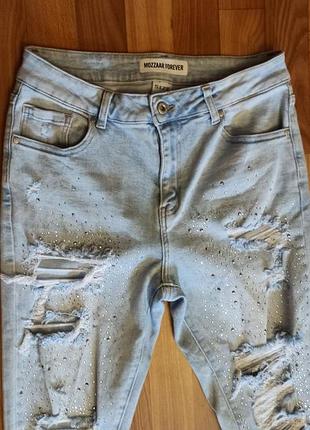 Эластичные брюки с стразами и рваным эффектом голубые размер l mozzaar forever