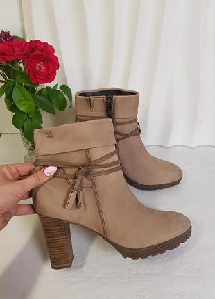 Шикарные новые отепленные кожаные сапоги caprice 39