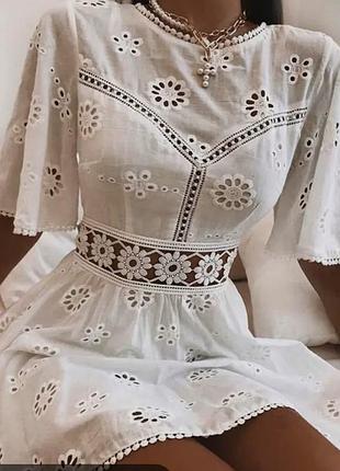 Сукня з прошви