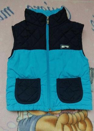 Продам жилетку на хлопчику 4 роки.104 см.
