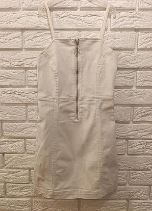 Білий джинсовий сарафан на бретелях