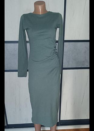 Обтягивающее платье макси в рубчик