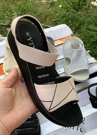 Босоніжки жіночі