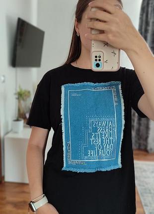 Жіноча чорна футболка турецької фірми mint, з вставкою джинси та камінчиками