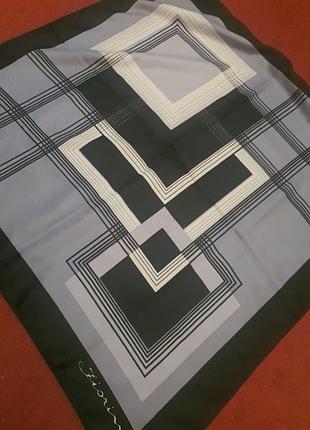 Женский платок с черной каймой тонкая 75×75 см