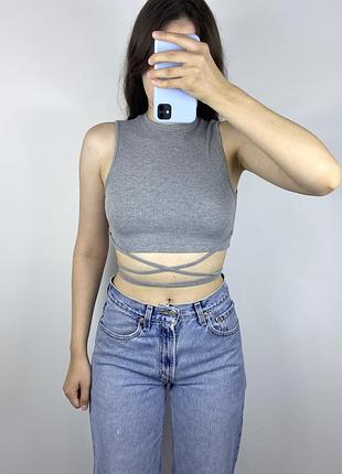 Гарний сірий топ в рубчик на шнурочках