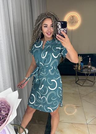 Летнее платье прямого кроя с короткими рукавами и поясом