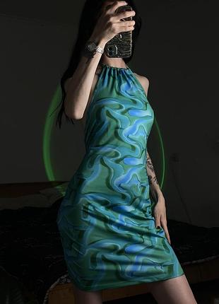 Сукня з відкритою спиною