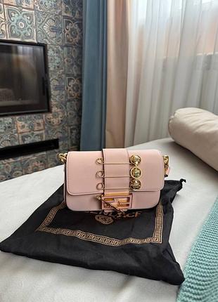 Продам кожаную сумку fendi