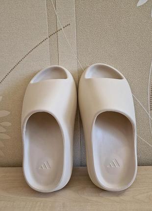 Шльопанці adidas yeezy розмір 36-37