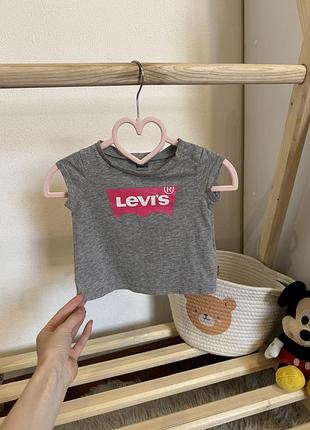 Футболочка levi’s розмір 3-6м (можливо довше) стан- відмінний