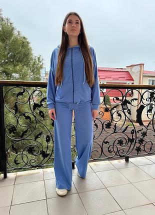 Женский костюм