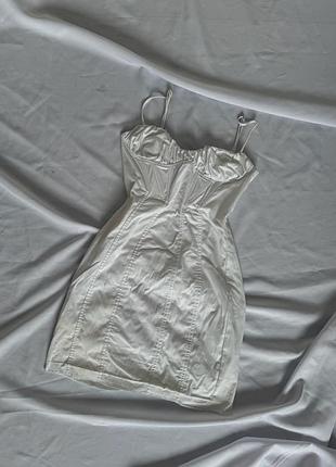 Сукня в обтяжку по талііі  біле zara