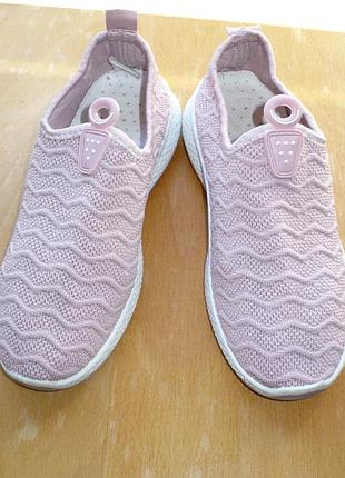 Жіночі кросівки легкі