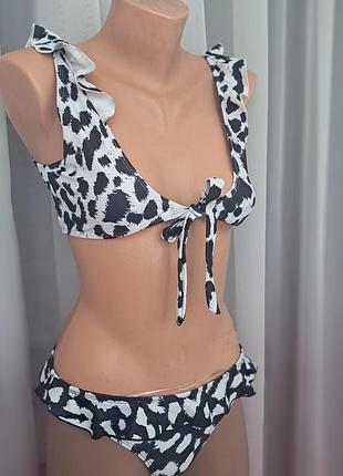 Шикарный купальник  новий