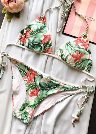 Купальник раздельный в цветы на завязках листья с поролоном