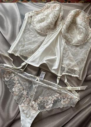 Шикарний комплект корсет +стрінги 90 е/р 18