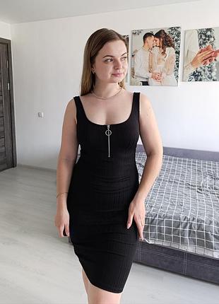 Силуэтное летнее платье / платье