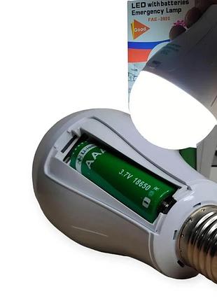 Аварійна світлодіодна лампа 20w з акумулятором на патрон лампочка led акумуляторна під цоколь