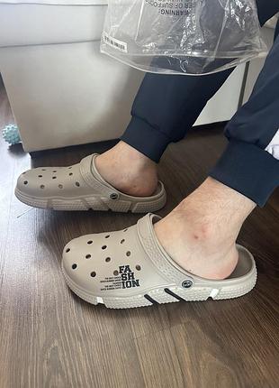 Чоловічі крокси, шльопанці