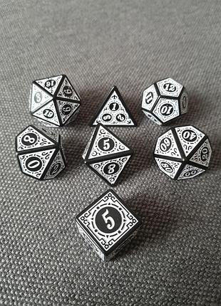 Набор белых кубиков для dnd, pathfinder и других настольных rpg