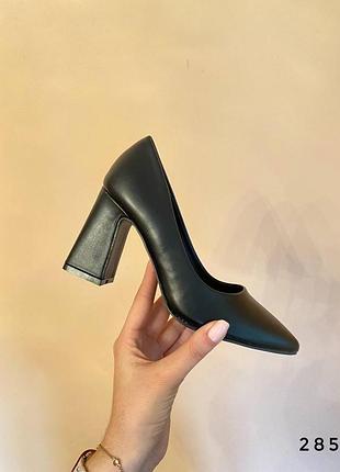 Базові чорні туфлі на каблуку класичні туфлі чорні туфлі на підборах туфлі човники
