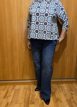 Яскрава котонова блуза вільного силуету