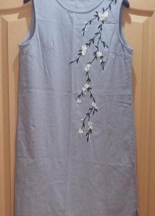 Платье с вышивкой