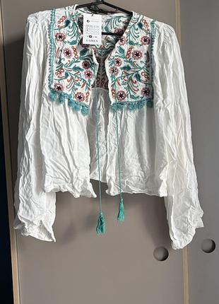 Блуза жіноча (нова), з етно мотивами. тканина дуже легка та приємна на дотик, ідеально для літа