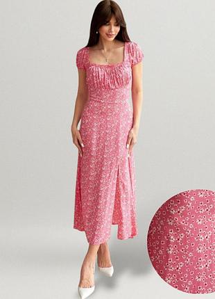 Платье женское летнее штапель миди в цветочный принт приталенное с квадратным декольте и разрезом платья на каждый день розовое