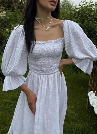 Женское летнее нежное муслиновое платье миди на резинке с широкими рукавами белое