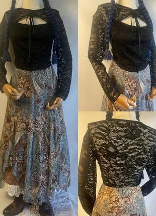 Красива чорна мереживна готична блуза сорочка на шнурівці з вирізом готичний стиль