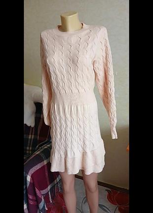 Сукня жіноча, в'язана.