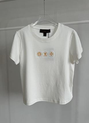 Брендова жіноча літня вкорочена базова футболка