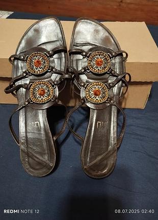 Шлепанцы женские кожаные брендовые
vero cuoio