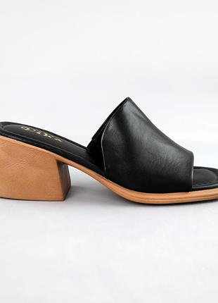 Шлепанцы женские 591895 черные