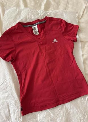 Червона футболка adidas