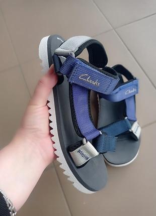 Оригинальные босоножки clarks
