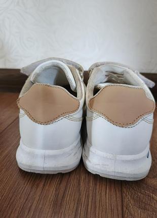 Білі кросівки 4