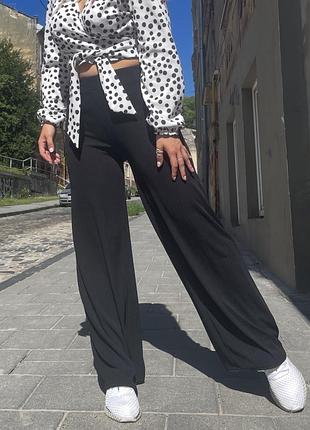 Легкі чорні штани тканеві