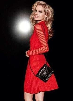 Святкова червона сукня в паєтках