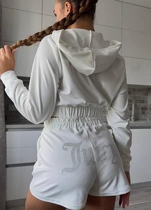 Костюм жіночий